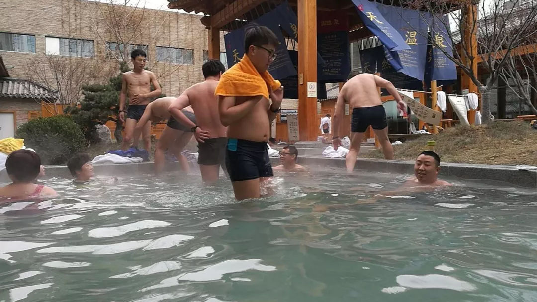 金旗艦 | 海鮮+溫泉雙倍滿足，這個(gè)年會(huì)有點(diǎn)嗨！